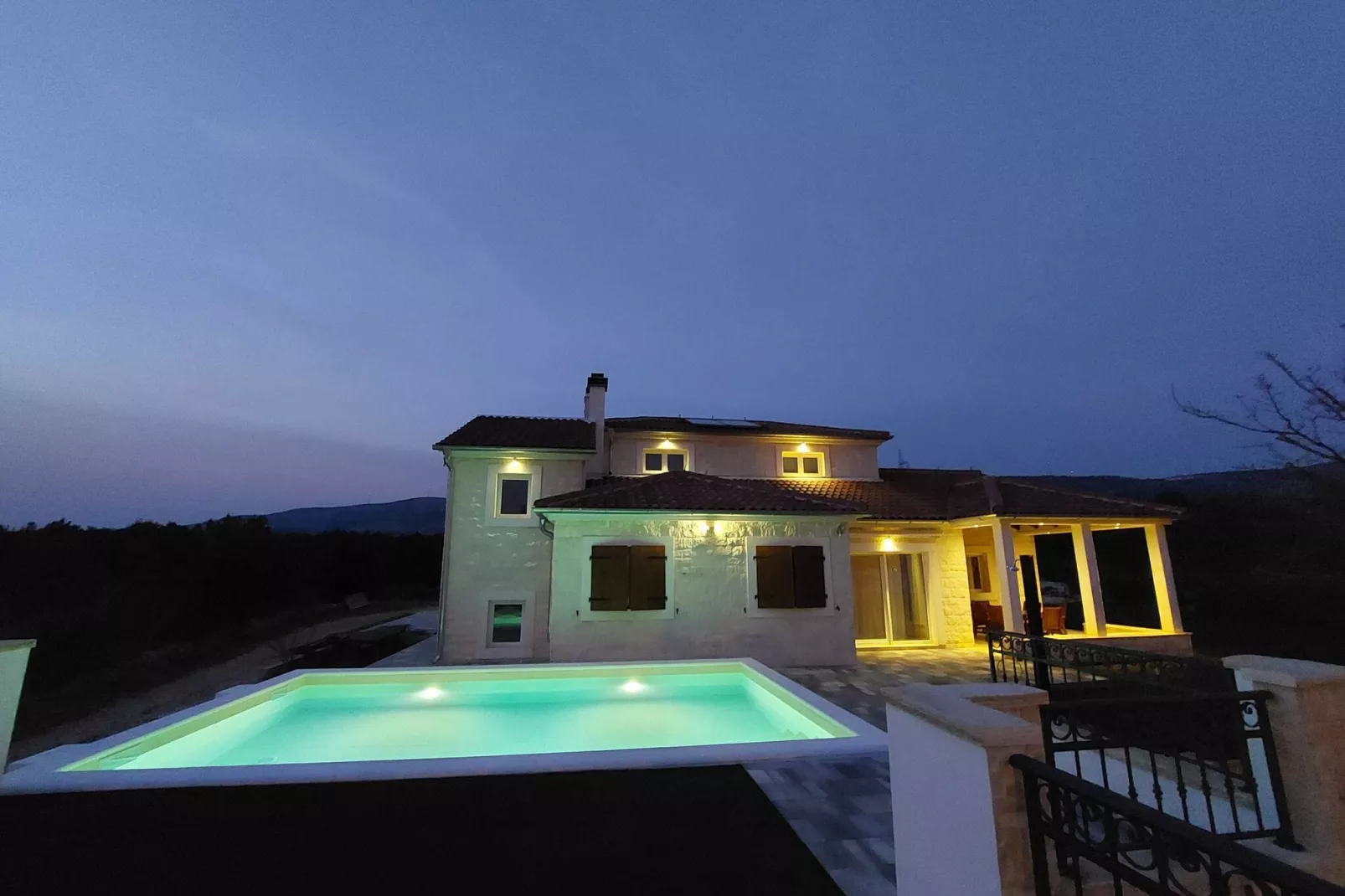 Whitestone Villa  - Three Bedroom Villa with Swimming pool-Zwembad