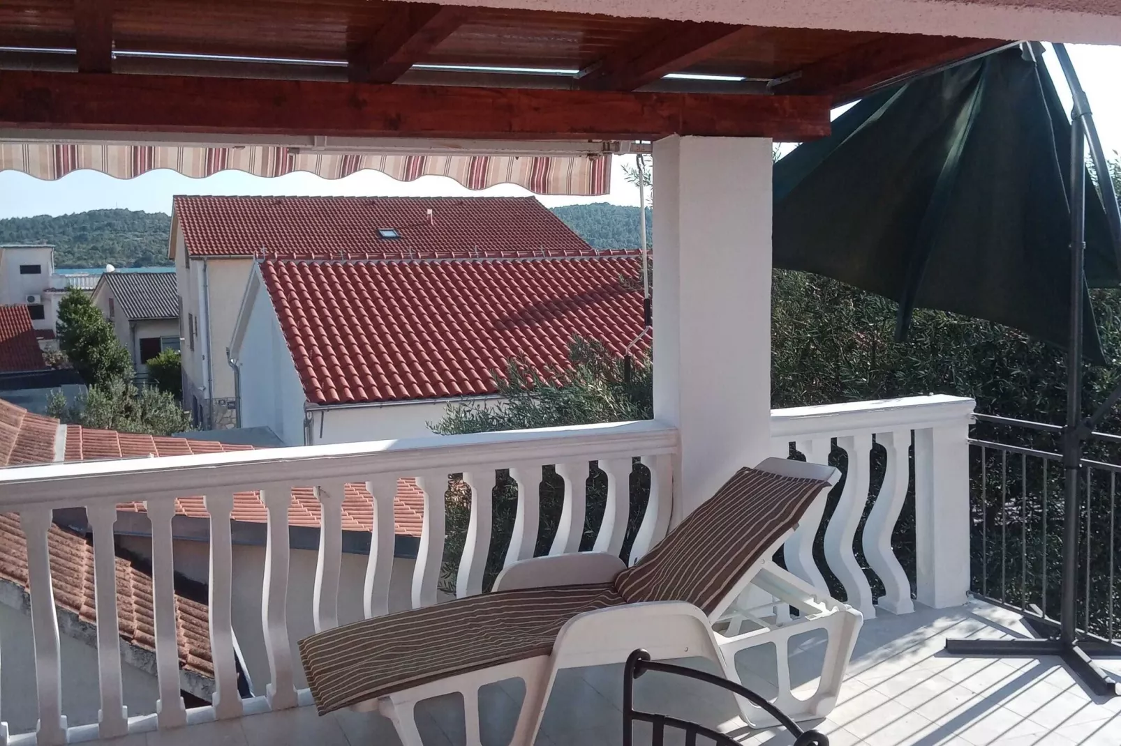 Apartments Marija - One Bedroom Apartment with Balcony and Sea View (Žuti A2)-Terras