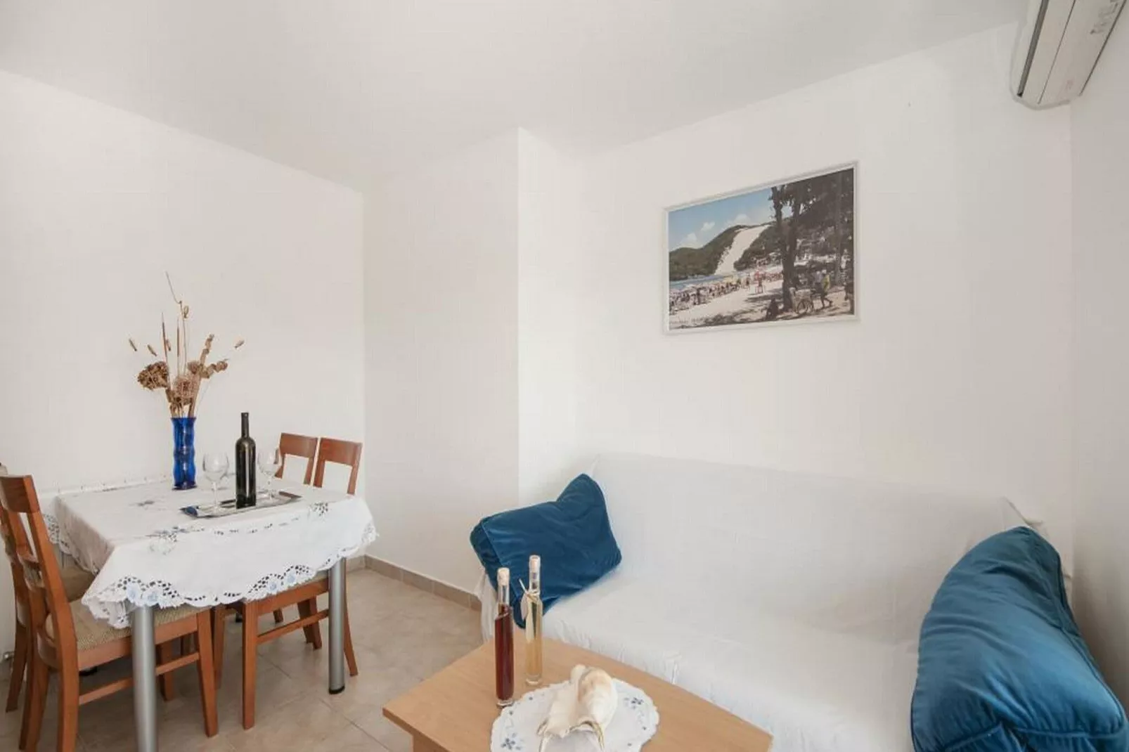 Bertie's Lodge - Two Bedroom Apartment with Terrace and Sea View(A1)