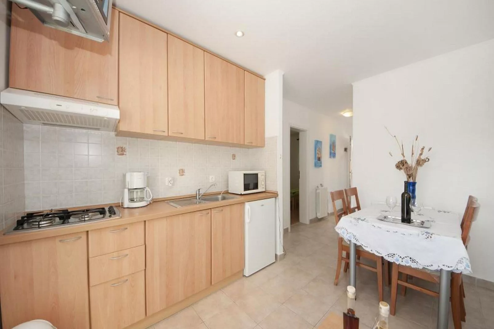 Bertie's Lodge - Two Bedroom Apartment with Terrace and Sea View(A1)-Keuken