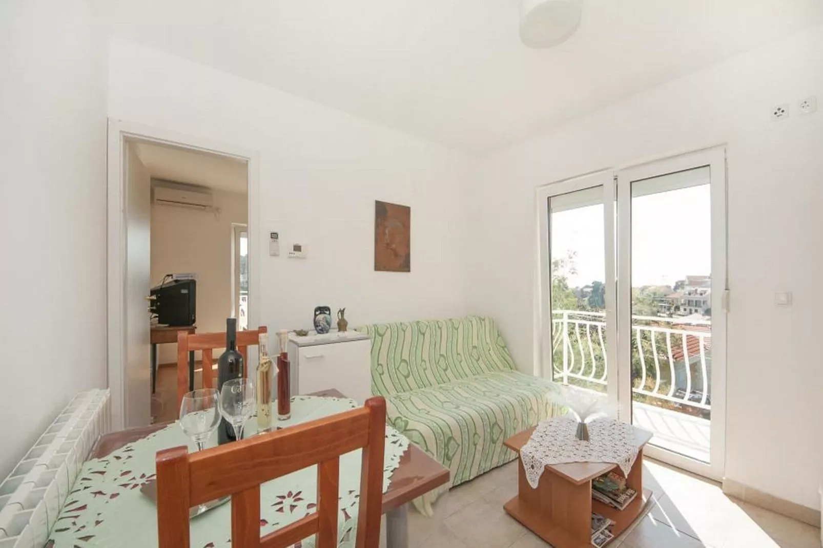 Bertie's Lodge - One Bedroom Apartment  with Terrace and Sea View(A2)