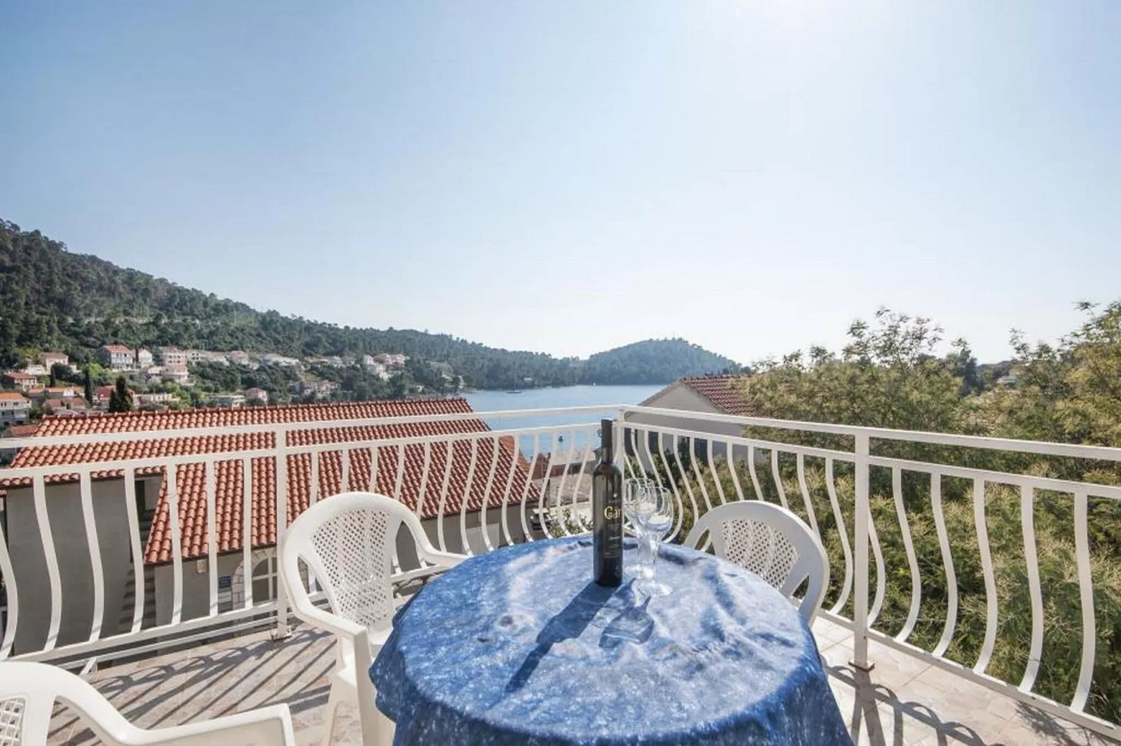 Bertie's Lodge - One Bedroom Apartment  with Terrace and Sea View(A2)-Terras