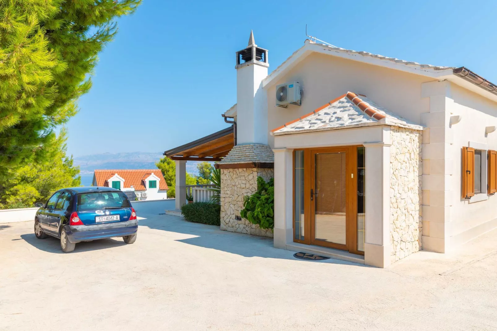 Villa Anabella - Four bedroom Villa with Swimming pool-Parkeerplaats