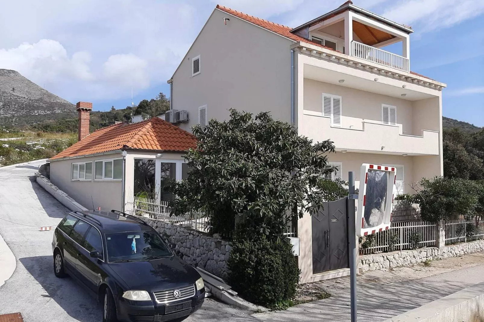 Holiday Home Sea Vision - Four Bedroom Holiday Home with Balcony and Sea View-Parkeerplaats