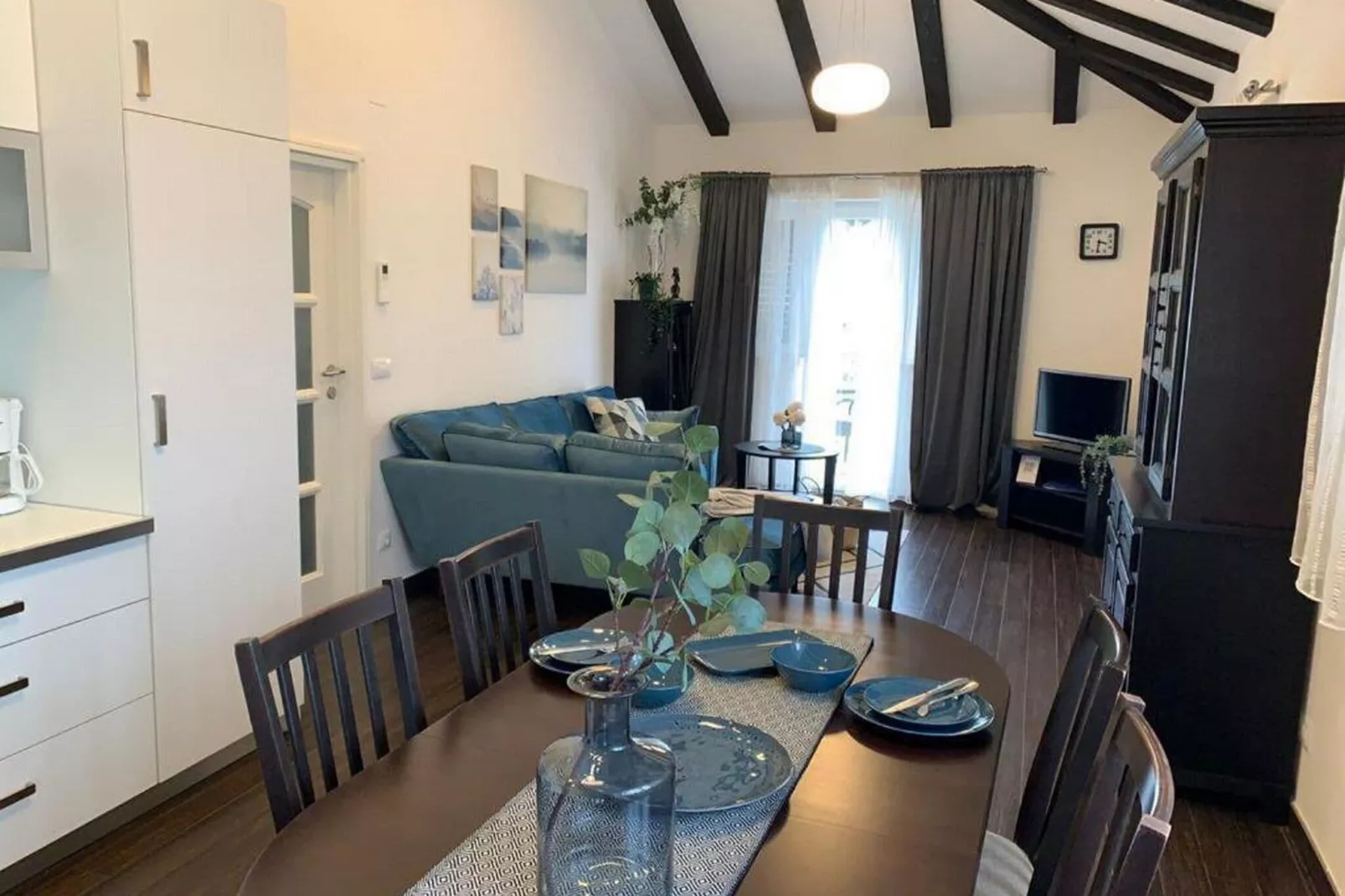 4B Apartments - One Bedroom Apartment with Terrace A3  (335974001)-Eetkamer