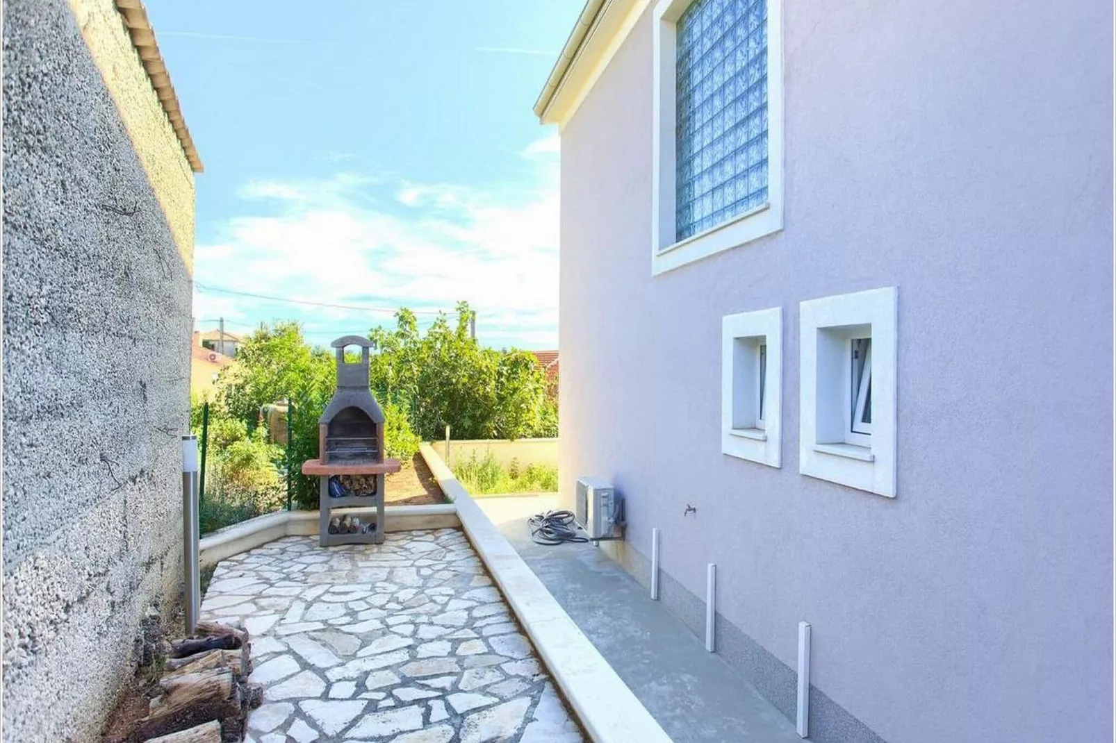 Villa Isabella - Four Bedroom Villa with Swimming Pool-Buitenlucht