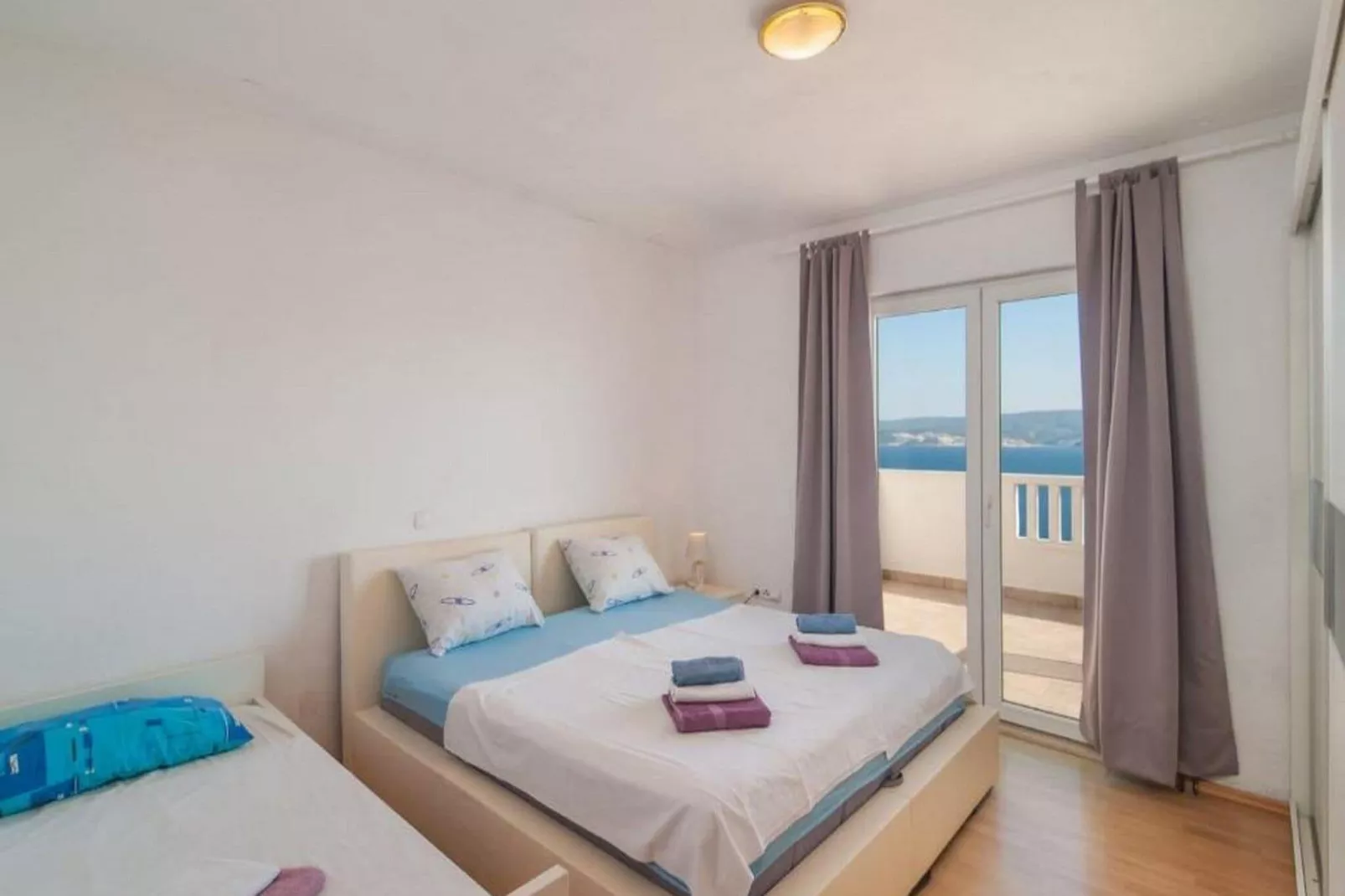 Apartment Stipic Omis - Three Bedroom Apartment with Terrace-Slaapkamer