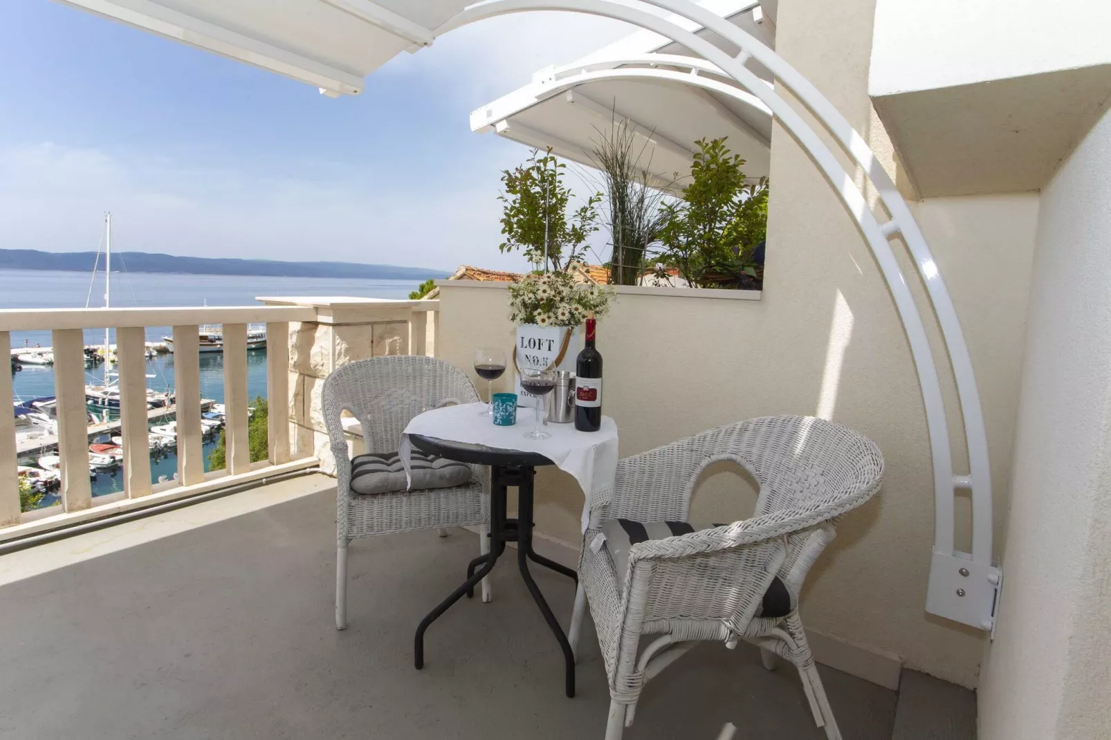 Apartments & Room Vesna - Studio Apartment with Terrace and Sea View (Apartment 3)-Terras