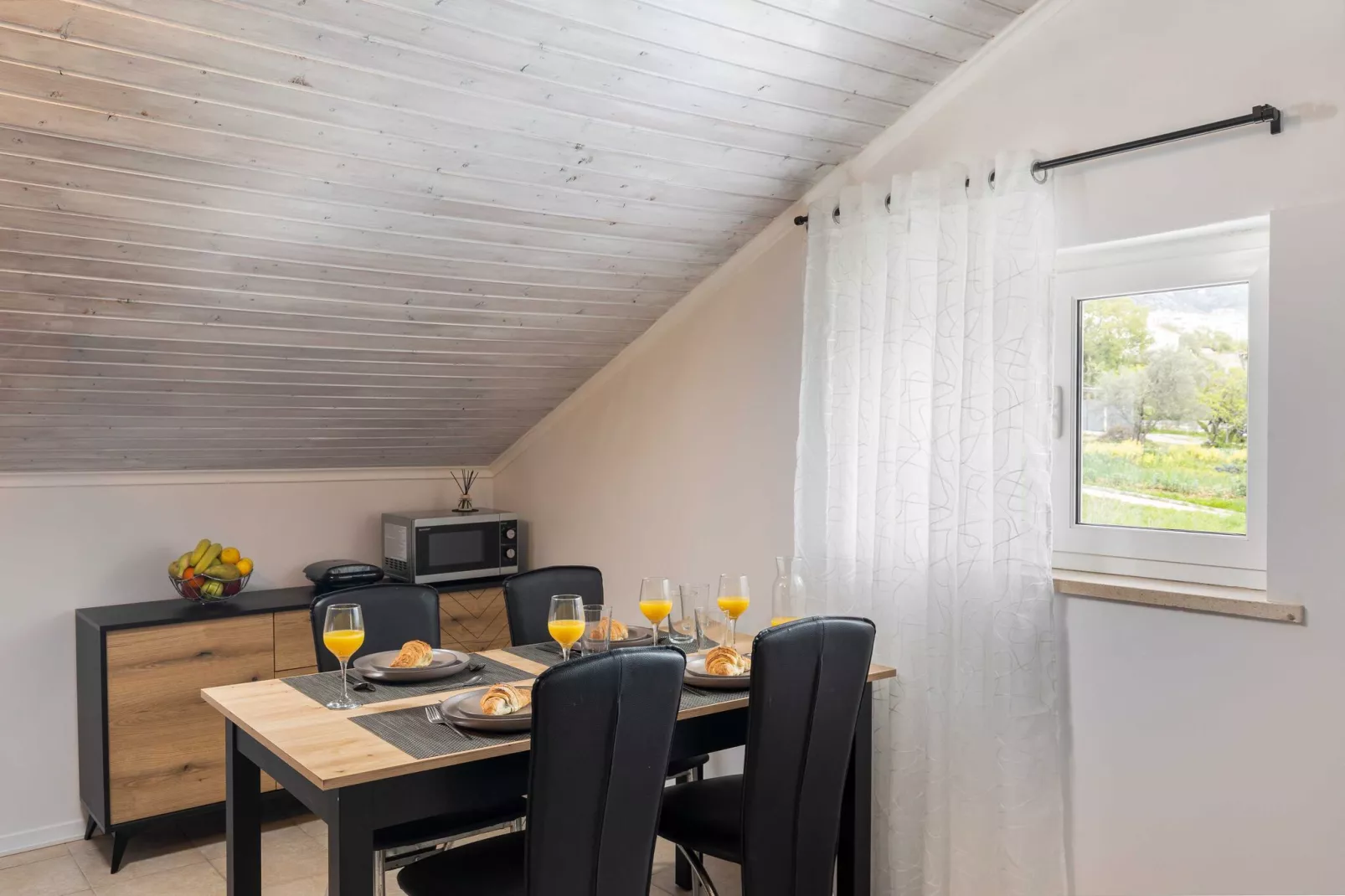 Apartment Tete Mare - Three Bedroom Apartment with Terrace-Eetkamer