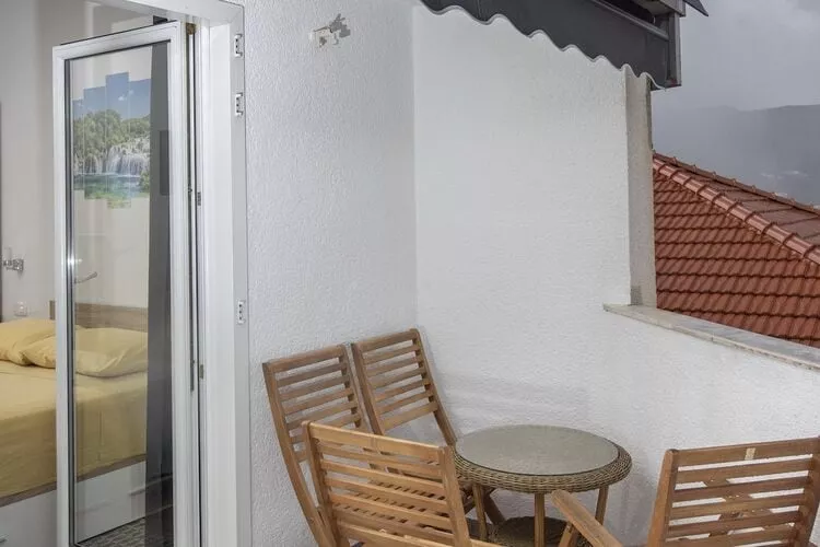 Apartment Mia - Two Bedroom Apartment with Balcony-Terras