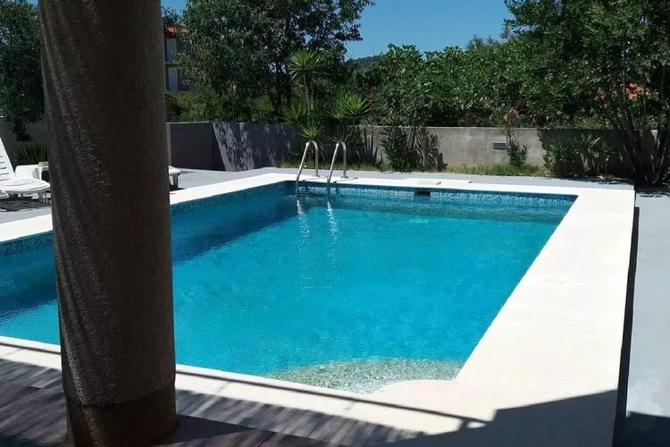 Apartments Villa Dona -Two Bedroom Apartment with Shared Swimming Pool-Zwembad