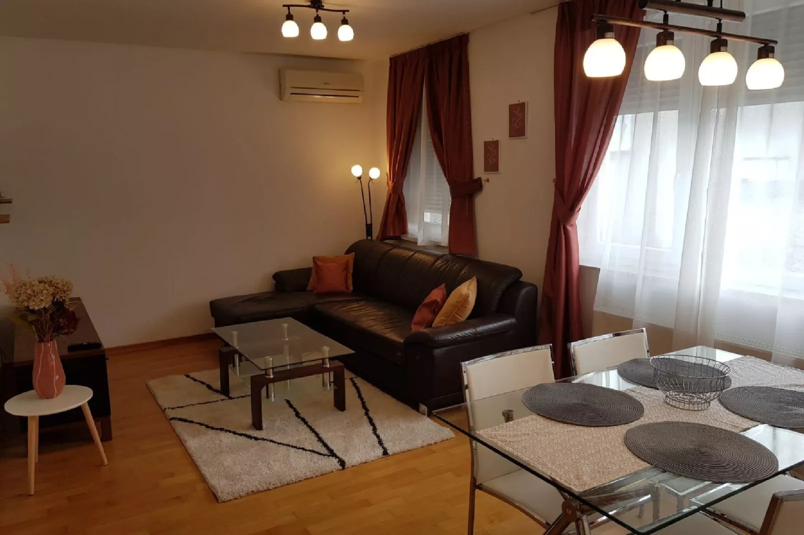 Apartment Aurelia Arena - One Bedroom Apartment-Eetkamer