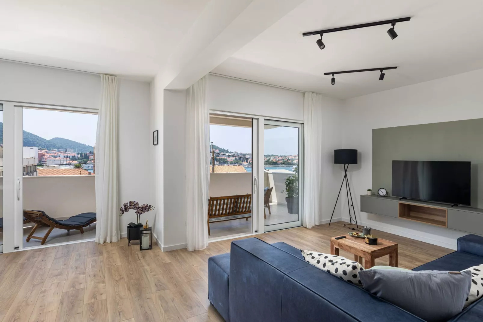 Apartments aMare - Three Bedroom Apartment with Balcony and Sea View - 2-Woonkamer