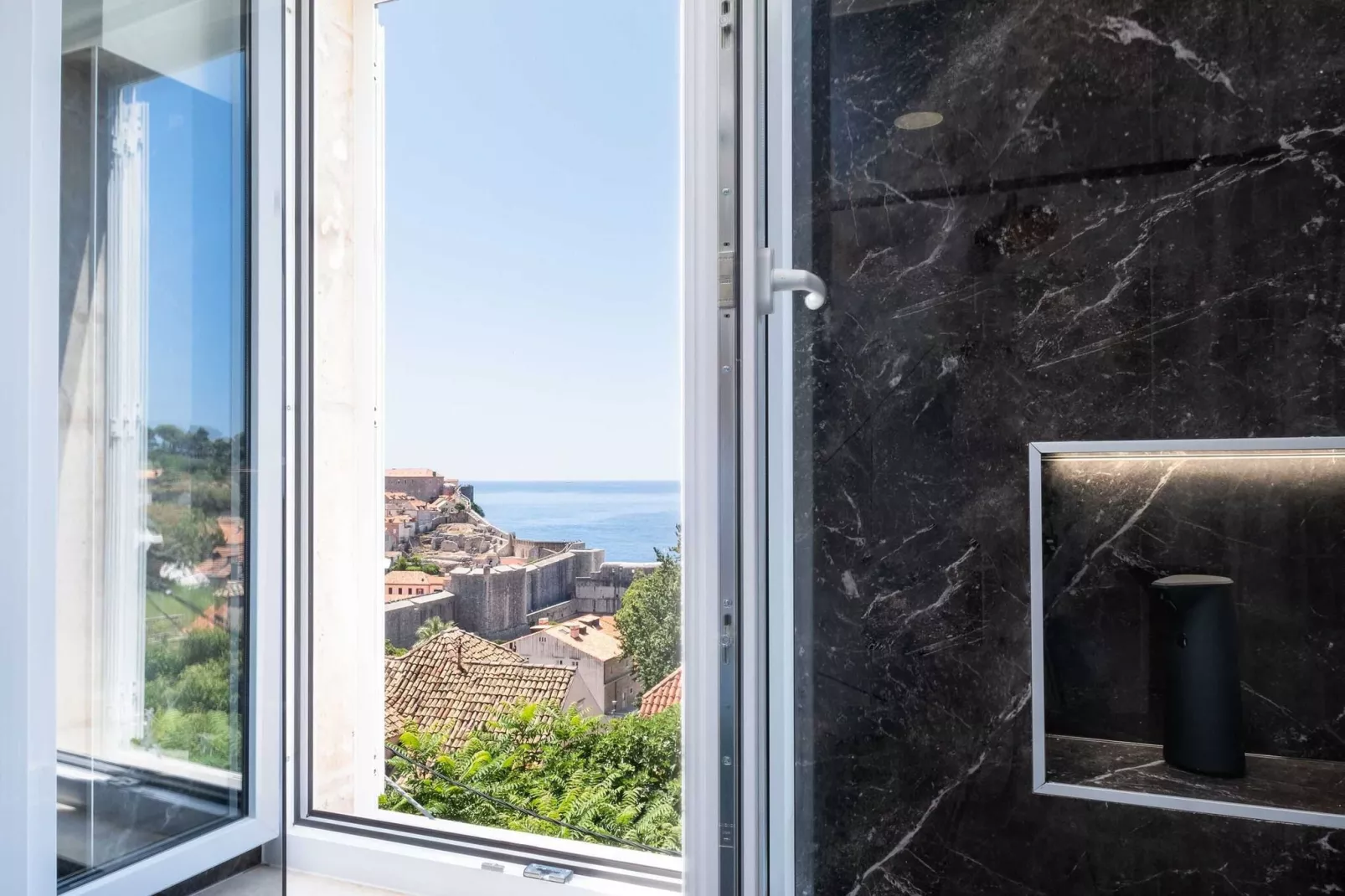 Dubrovnik Fantasy Apartments - Studio with Sea and city view - 1-Badkamer