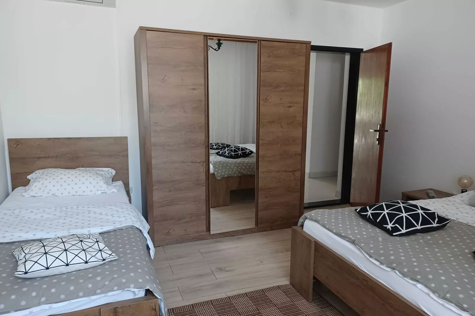 Studio Apartment Nikola - Two bedroom apartment with Terrace