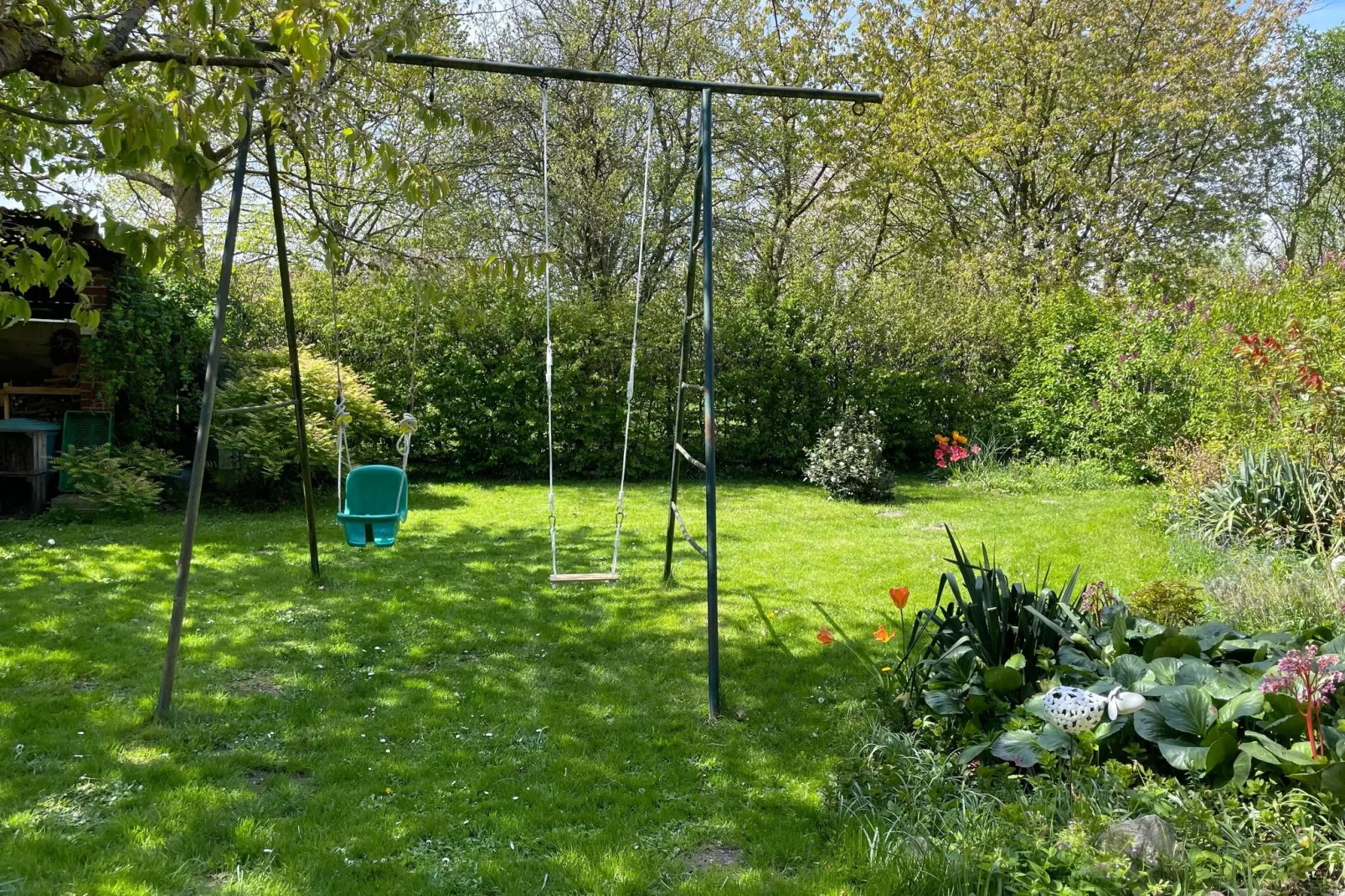 Schoene Wohnung im reetgedachten Bauernhaus-Tuinen zomer