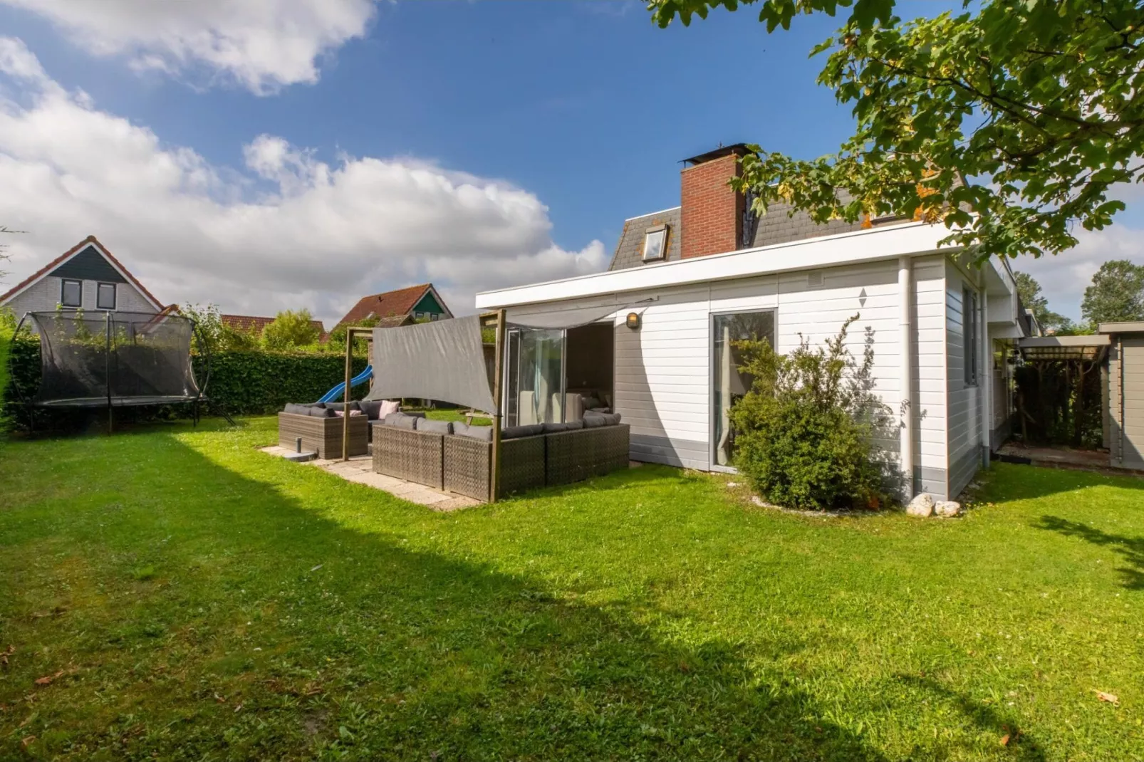 Strandhuis Schoneveld-Tuinen zomer