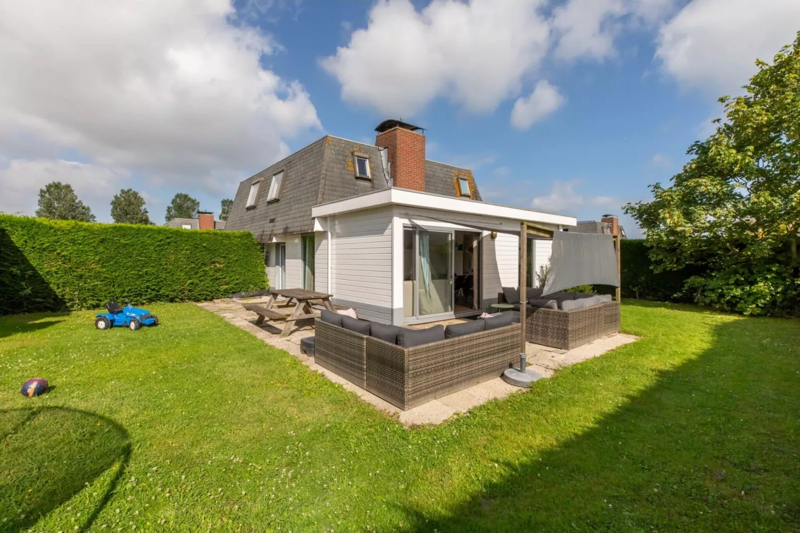 Strandhuis Schoneveld-Tuinen zomer