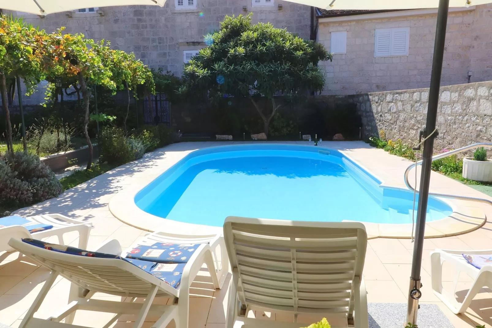 Villa Captain’s Home - Four Bedroom Holiday Home with Terrace and Swimming Pool-Eetkamer