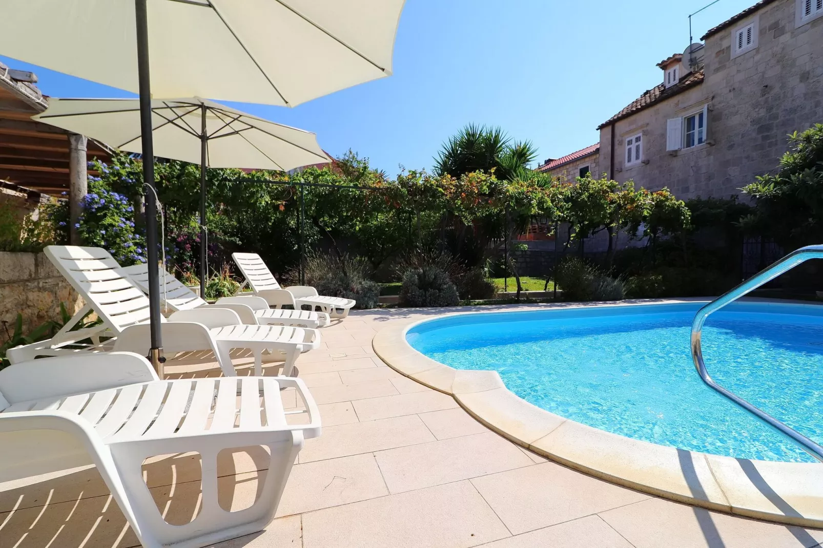 Villa Captain’s Home - Four Bedroom Holiday Home with Terrace and Swimming Pool-Zwembad