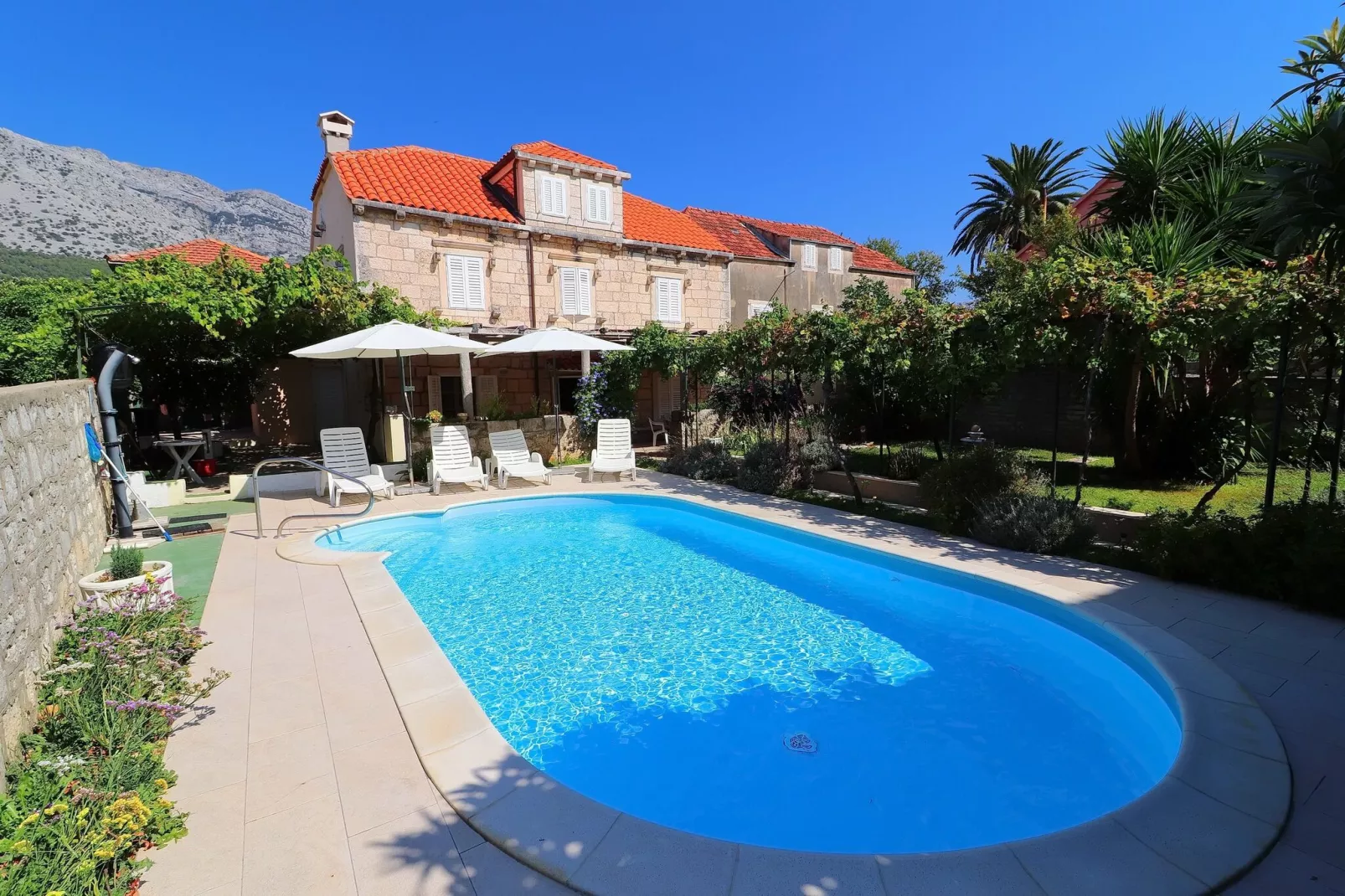 Villa Captain’s Home - Four Bedroom Holiday Home with Terrace and Swimming Pool-Zwembad