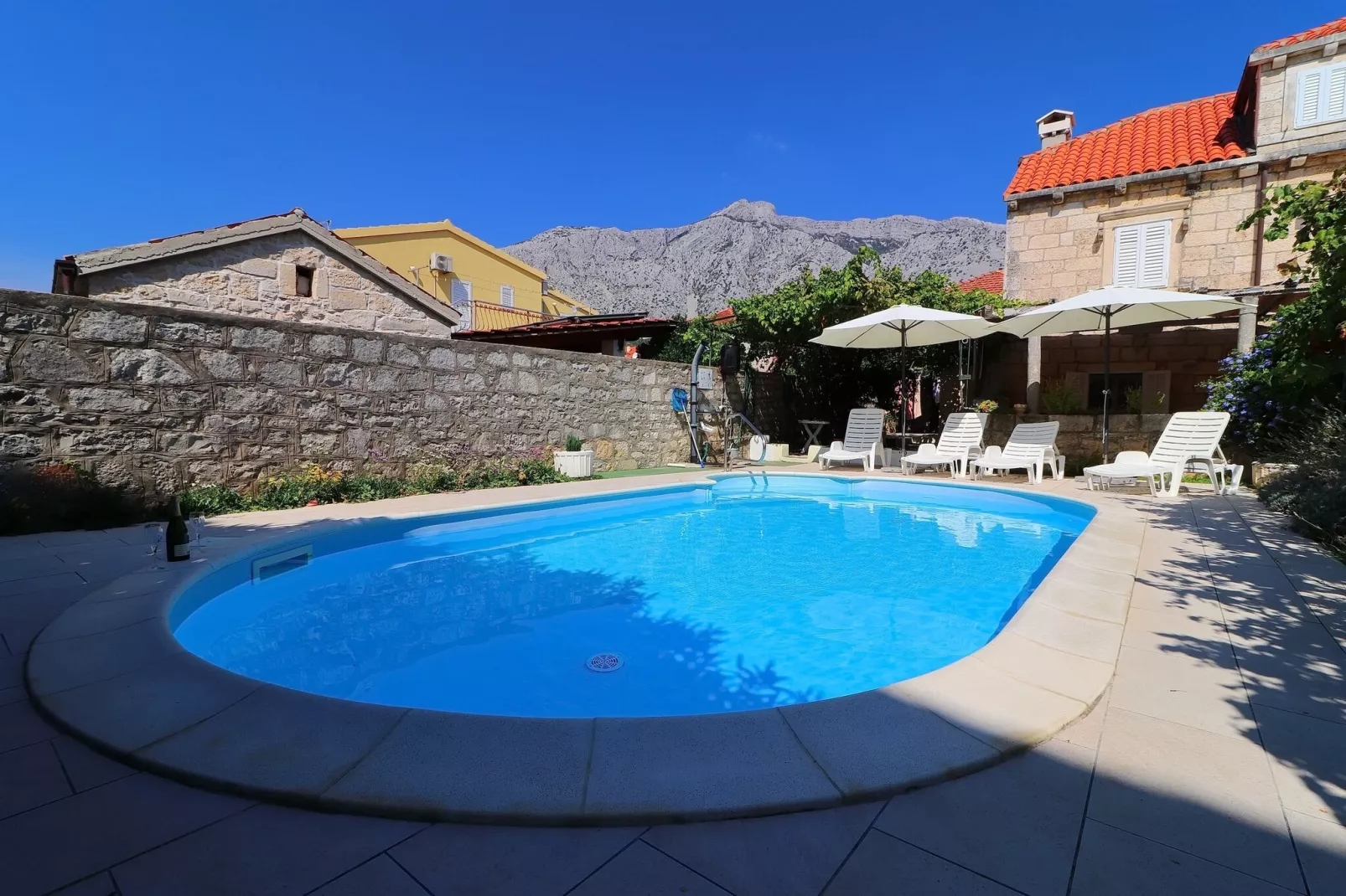 Villa Captain’s Home - Four Bedroom Holiday Home with Terrace and Swimming Pool-Zwembad