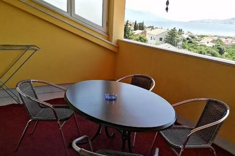 House Panorama - One Bedroom Apartment with Balcony and Sea View (Panoramahaus)-Terras