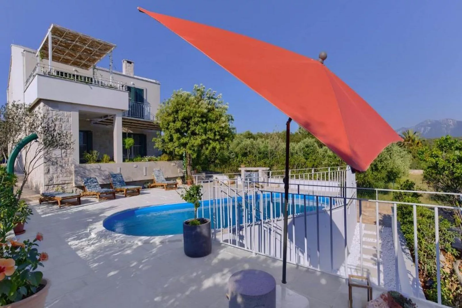 Villa Vera -Three Bedroom Villa with Swimming pool-Zwembad