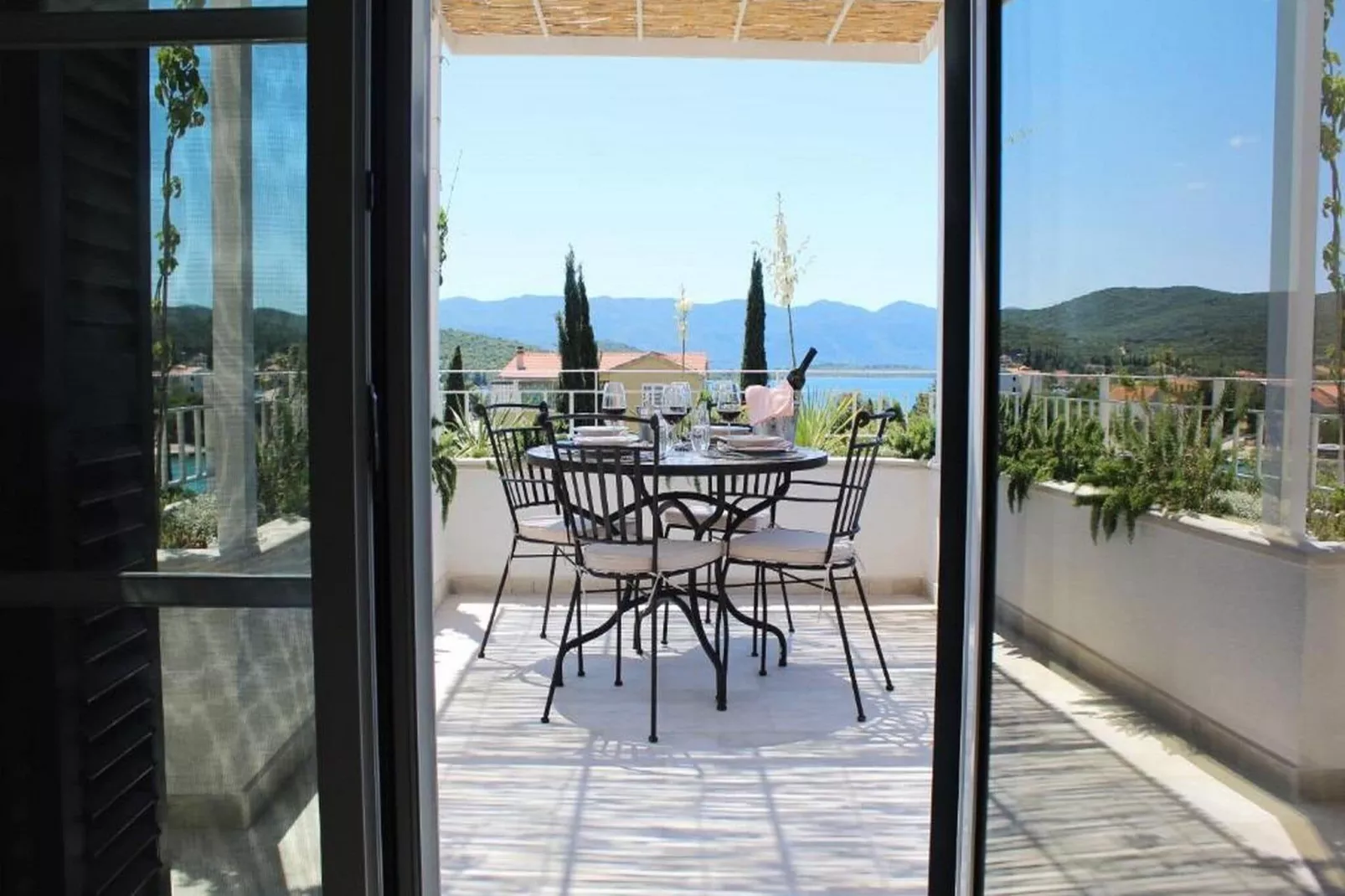 Villa Vera -Three Bedroom Villa with Swimming pool-Terras