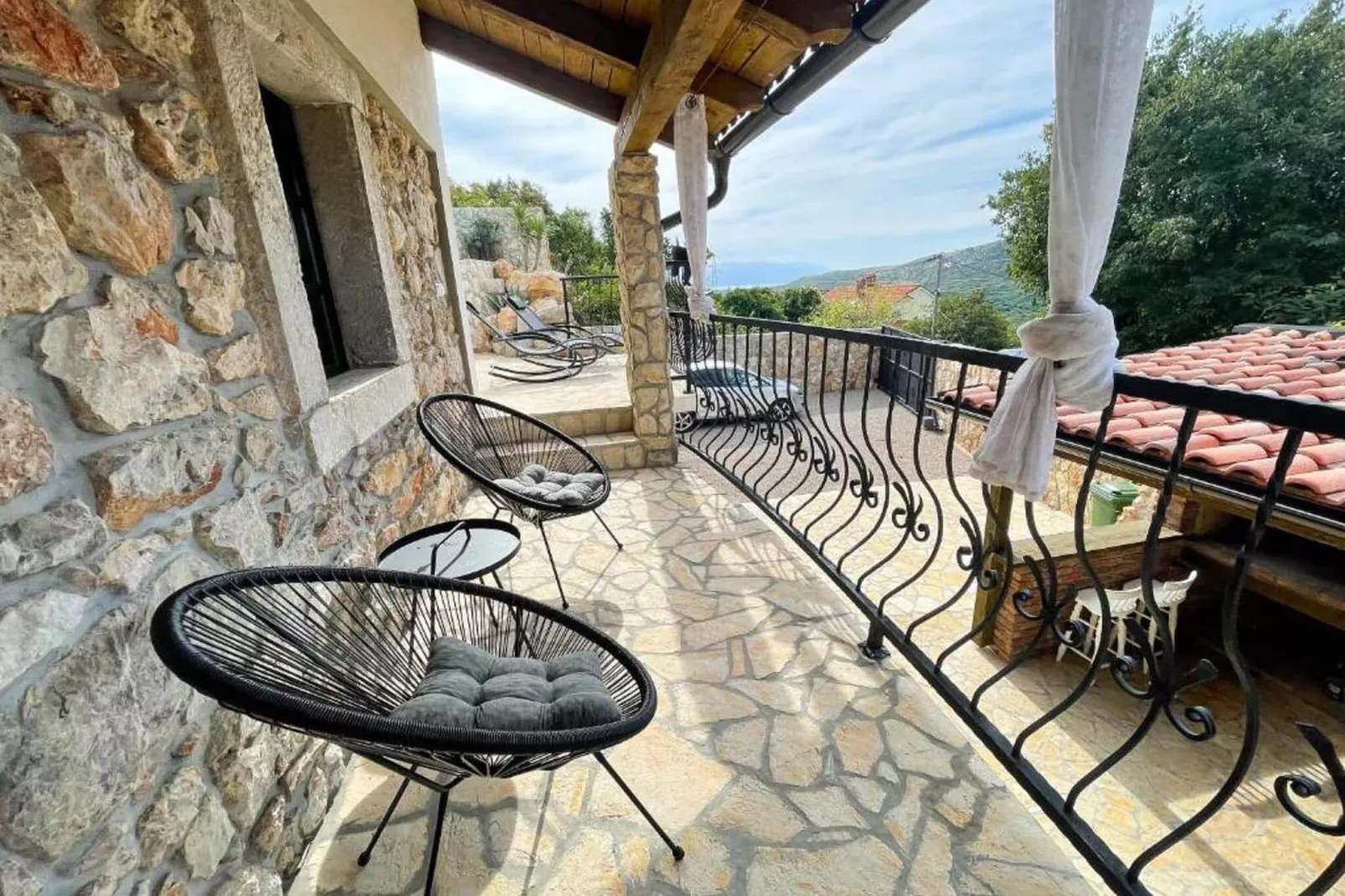 Holiday Home Paun-Terrasbalkon