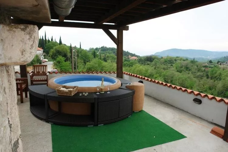 House Rilović - Two Bedroom House with Swimming Pool and Jacuzzi-Spa