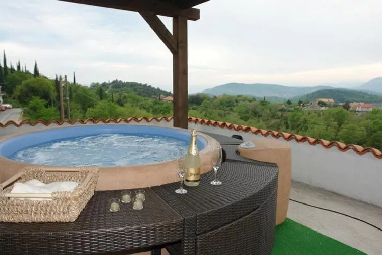 House Rilović - Two Bedroom House with Swimming Pool and Jacuzzi-Spa