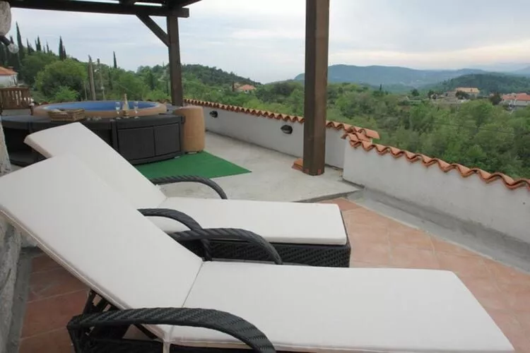 House Rilović - Two Bedroom House with Swimming Pool and Jacuzzi-Terras