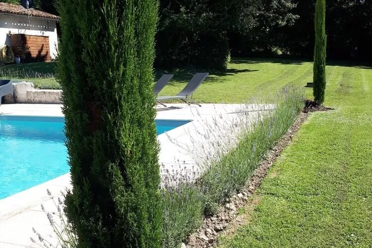 Maison de vacances Verteillac-Tuinen zomer