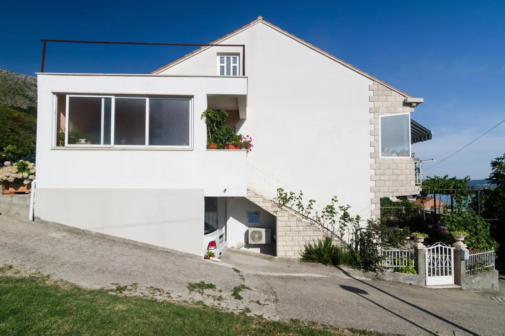 Leo's Room - Double Room with Balcony and Sea View-Buitenlucht