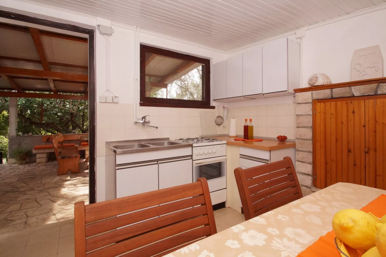 Vacation House Planika - Two Bedroom Holiday Home with Terrace and Sea View-Keuken