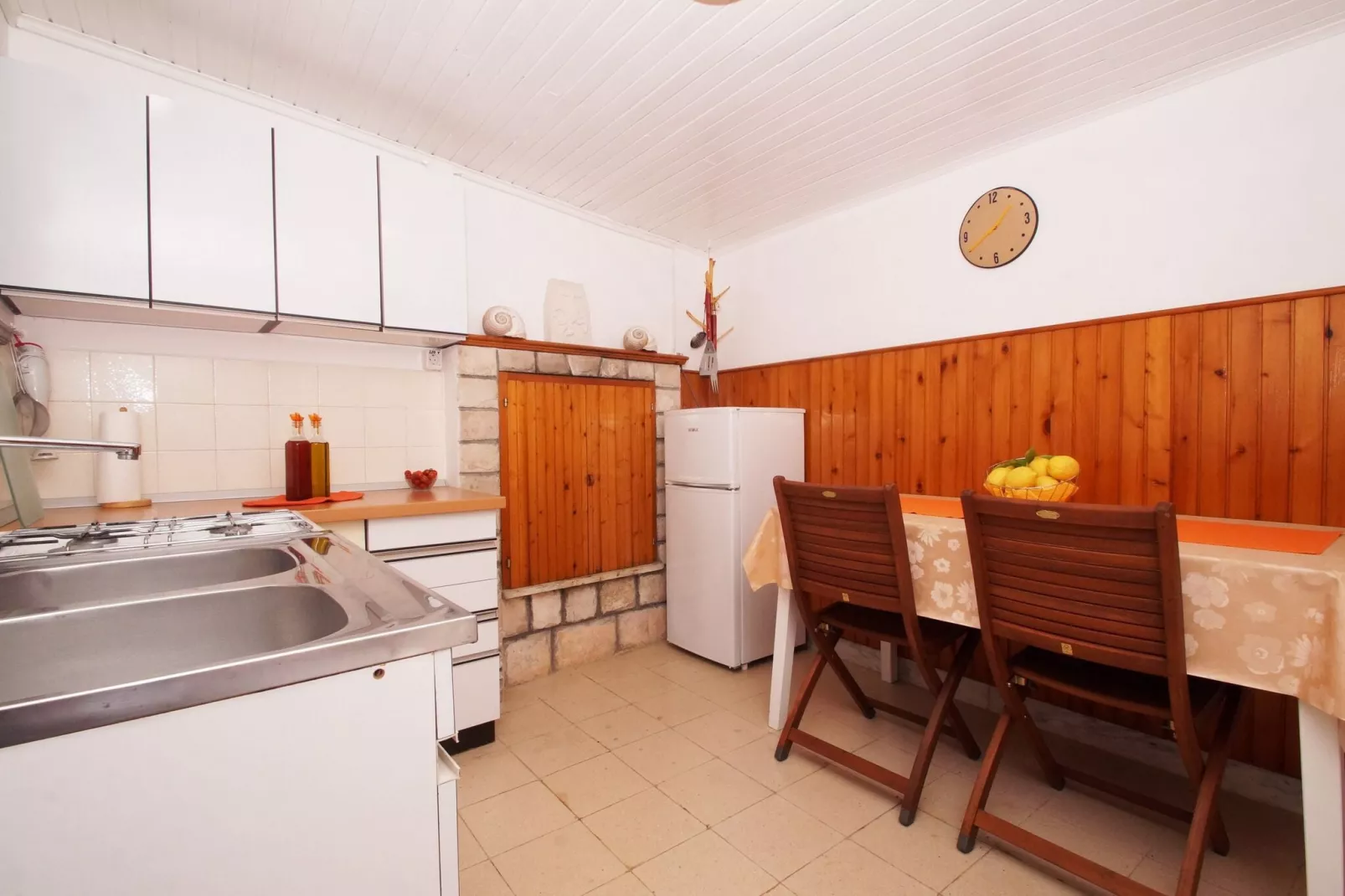 Vacation House Planika - Two Bedroom Holiday Home with Terrace and Sea View-Keuken