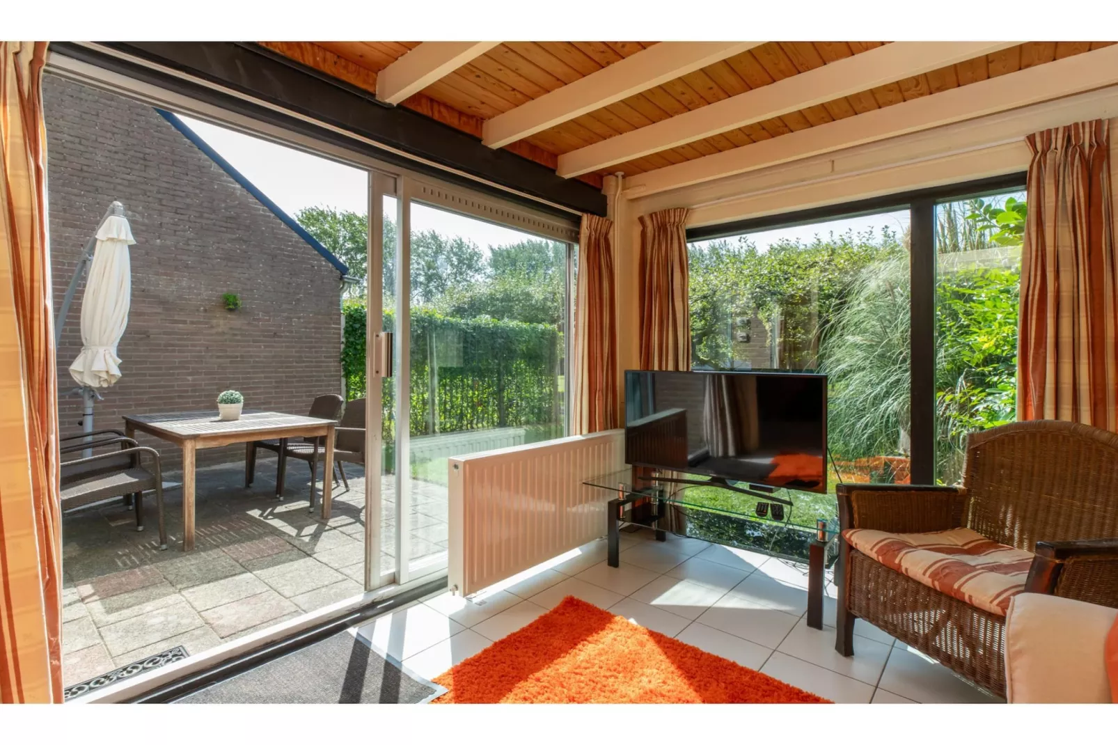 De Haaijmanweg 5  Burgh Haamstede 'Huisje 86'-Woonkamer