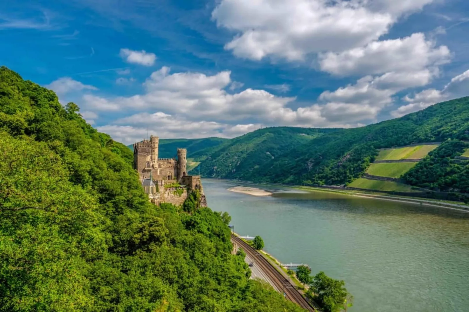 Ferienhaus und Bar St Goarshausen in der Loreley-Gebieden zomer 5km