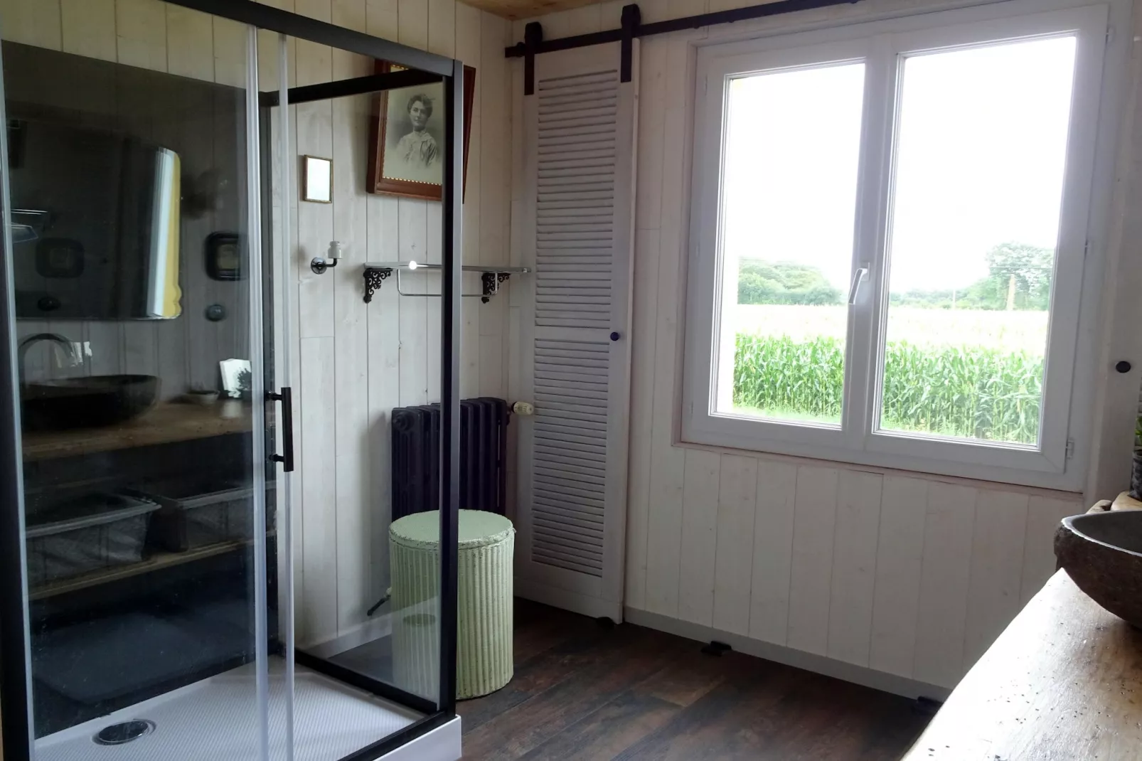 Holiday home in Canville la Rocque-Badkamer