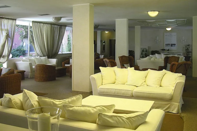 TH Holiday resort Ortano Mare Village & Residence Rio Marina-Bilo 5 Le Ville-1 piano balcone-Woonkamer