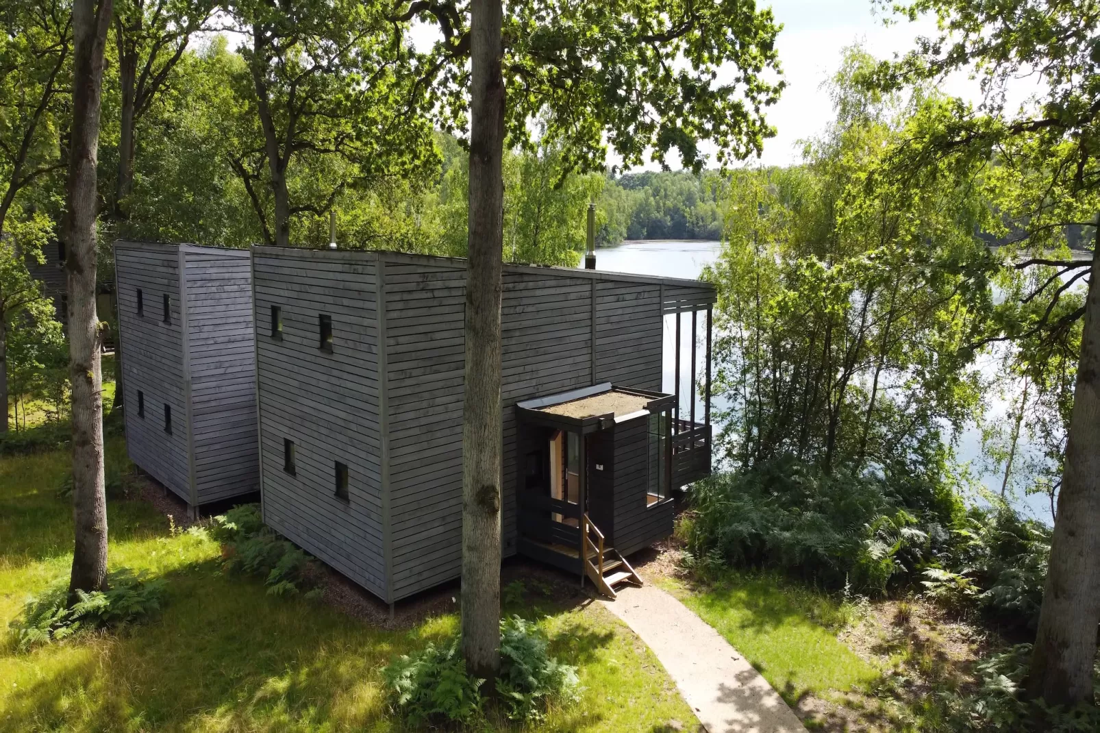 The Lake House by YourNature-Buitenkant zomer