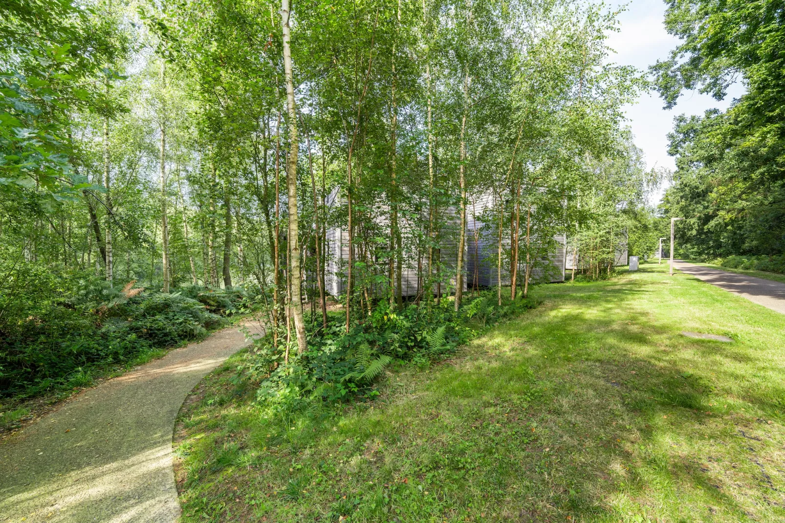 The Large Lake House by YourNature-Tuinen zomer