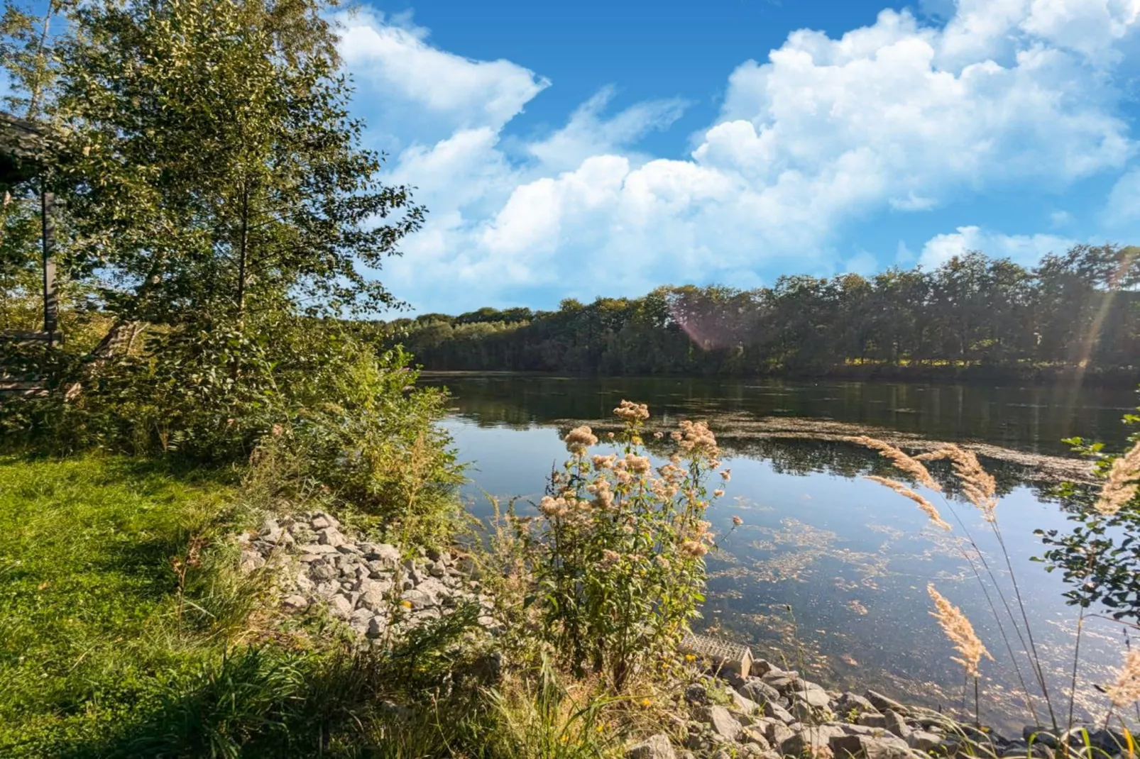 The Large Lake House by YourNature-Gebieden zomer 1km