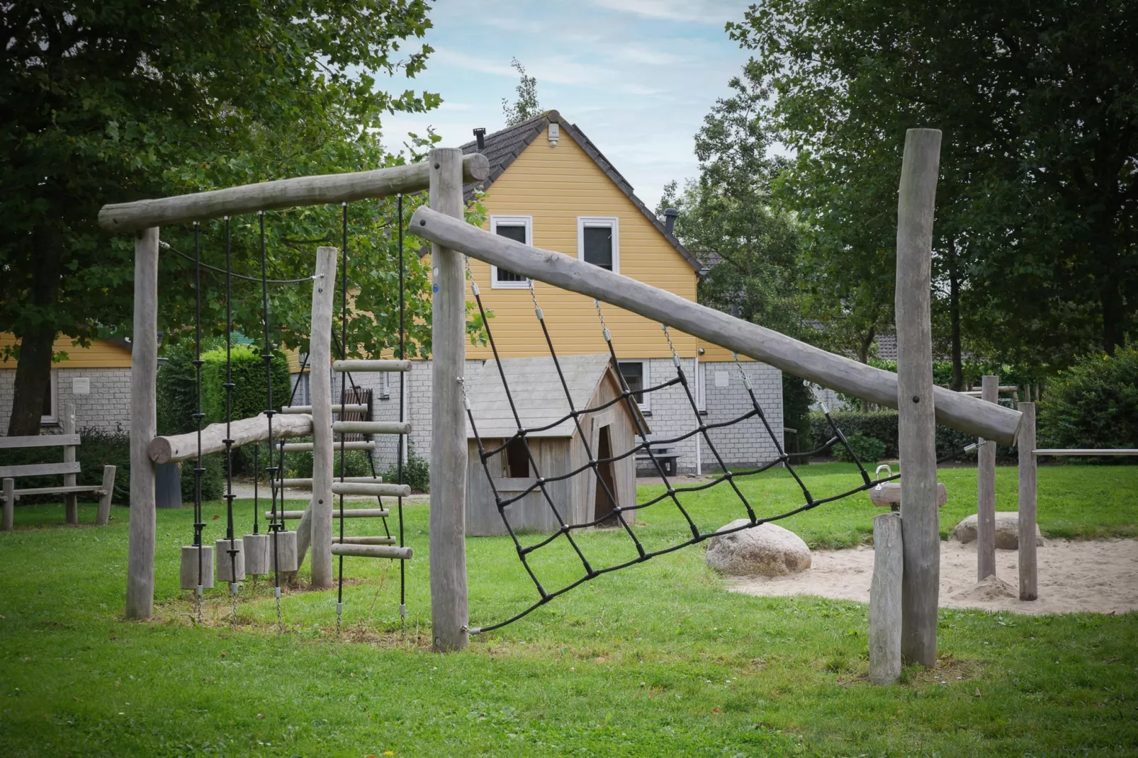 Villapark De Oesterbaai 89-Tuinen zomer