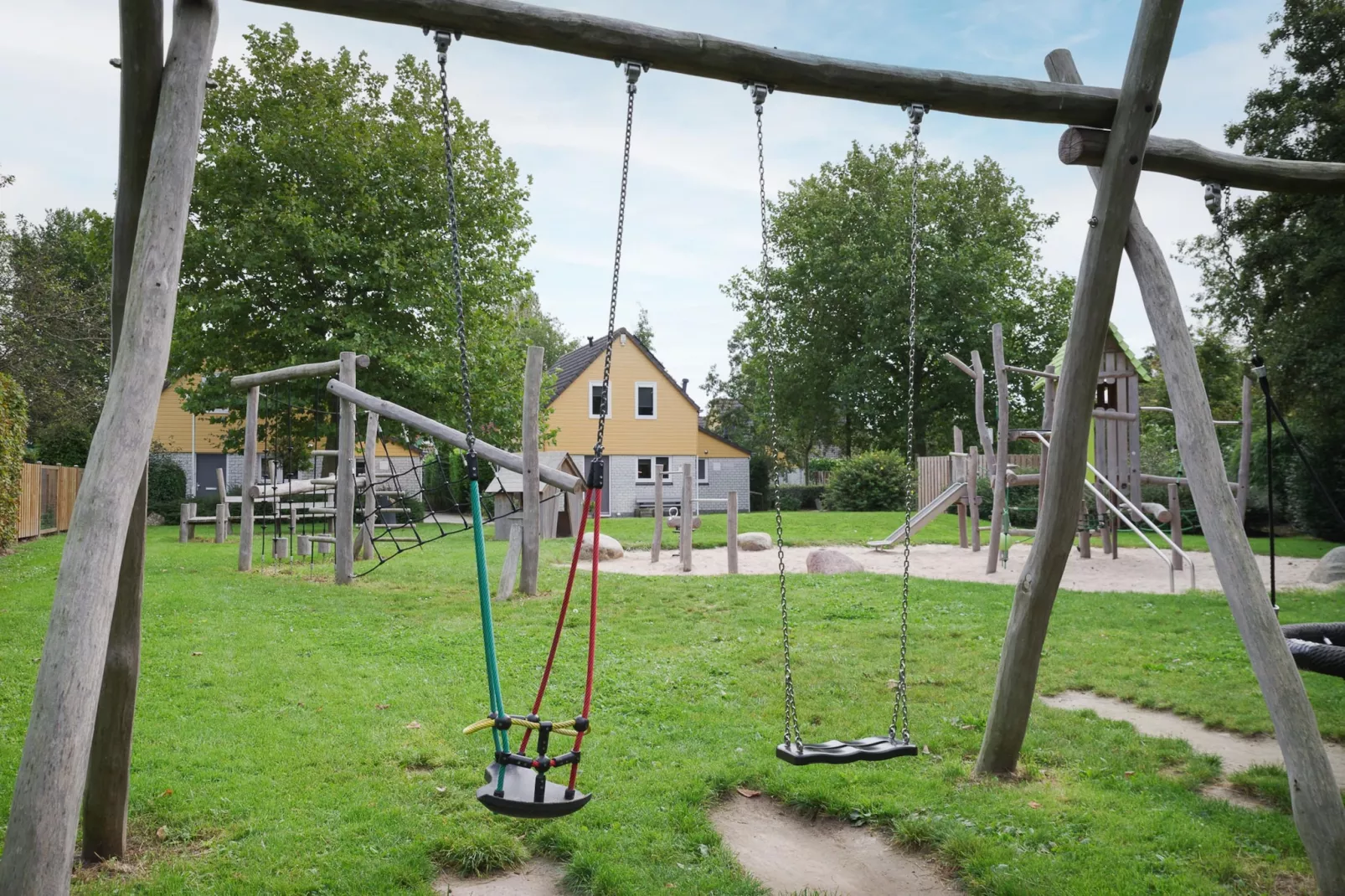 Villapark De Oesterbaai 91-Tuinen zomer