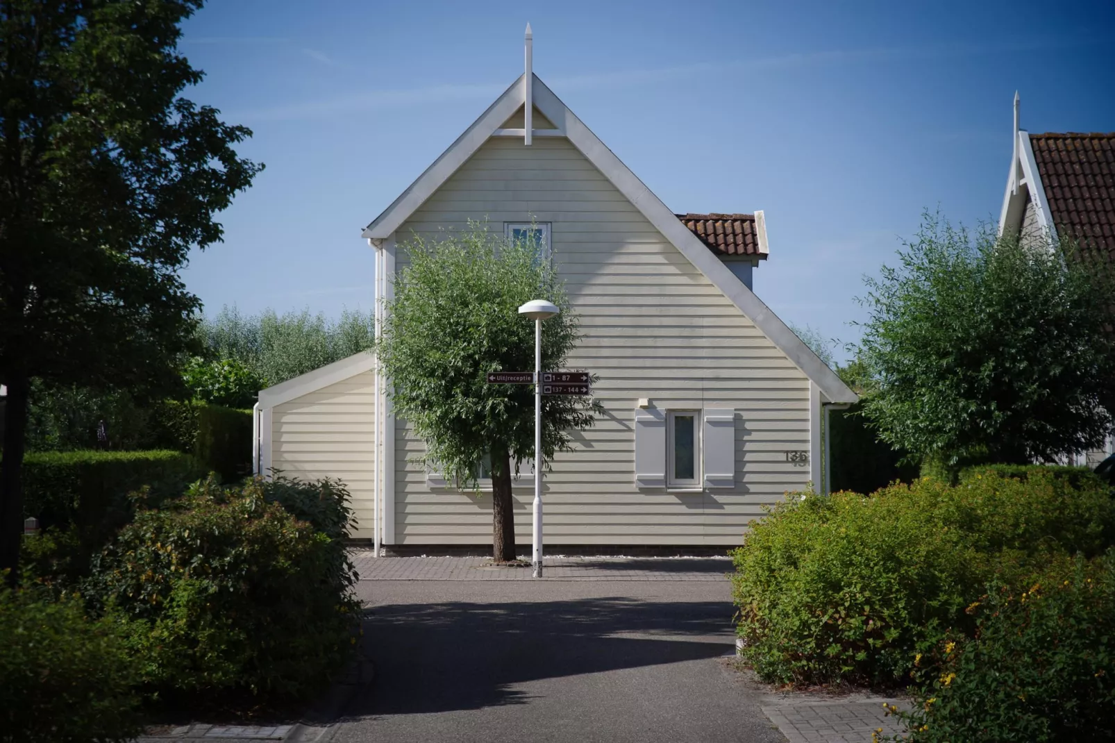 Villapark De Oesterbaai 136-Buitenkant zomer