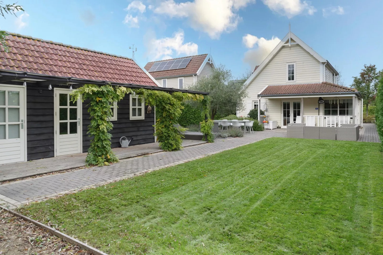 Villapark De Oesterbaai 136-Tuinen zomer