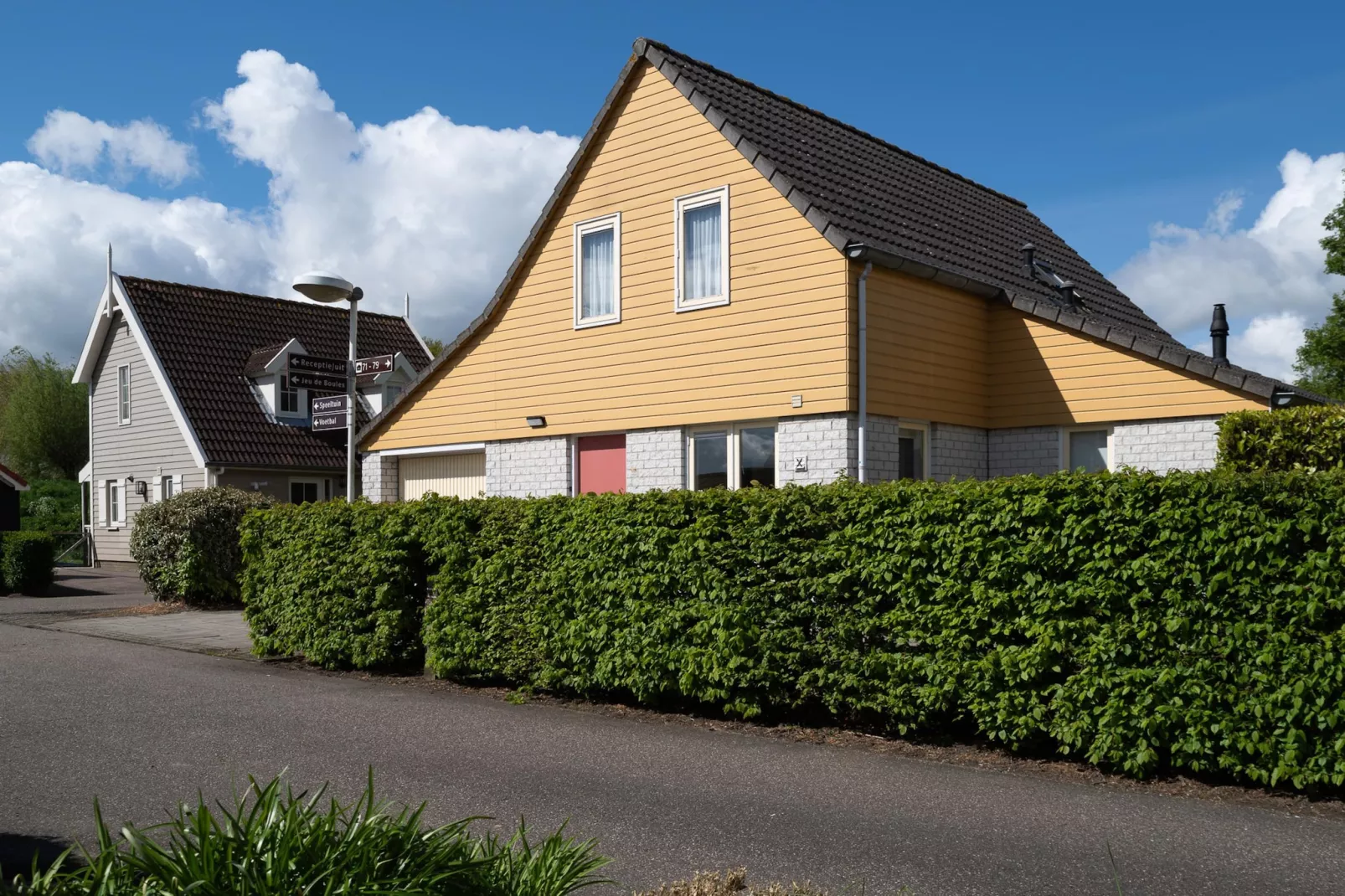 Villapark De Oesterbaai 75-Buitenkant zomer