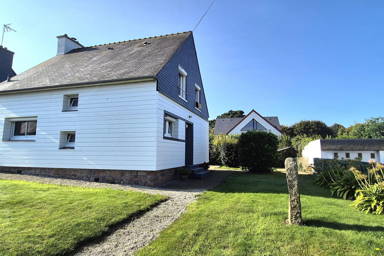 Maison de vacances Trélévern-Buitenkant zomer